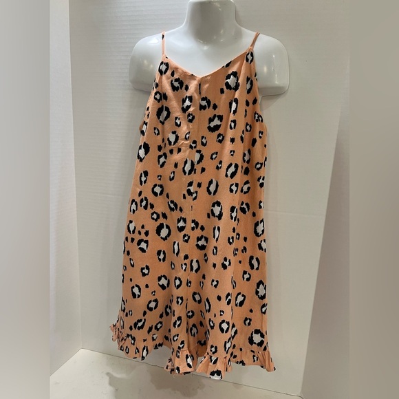 Chic Leopard Print Dress - Picture 1 of 7